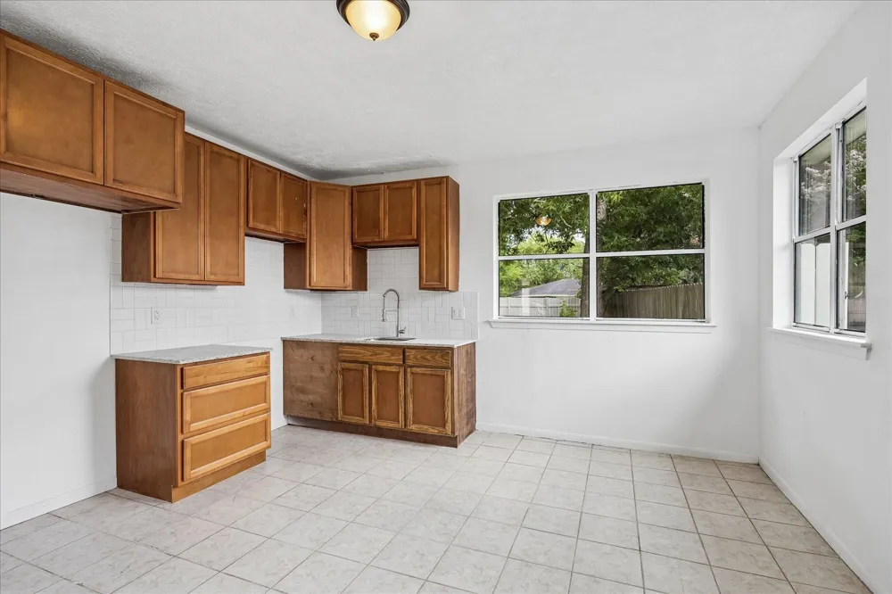 707 Oleander Sealy, TX 77474