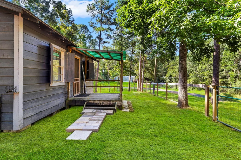 126 Pine Ridge Onalaska, TX 77360
