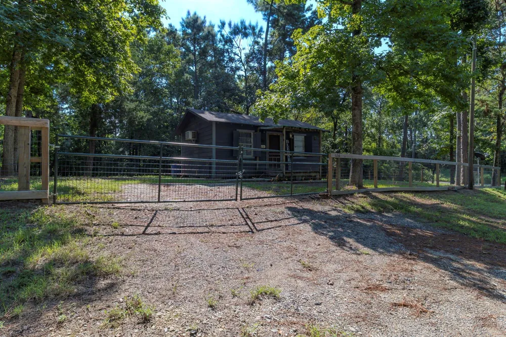 126 Pine Ridge Onalaska, TX 77360
