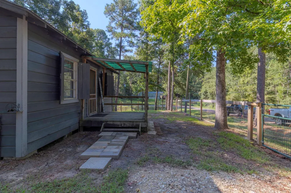 126 Pine Ridge Onalaska, TX 77360