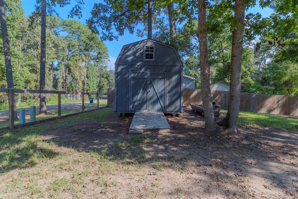 126 Pine Ridge Onalaska, TX 77360