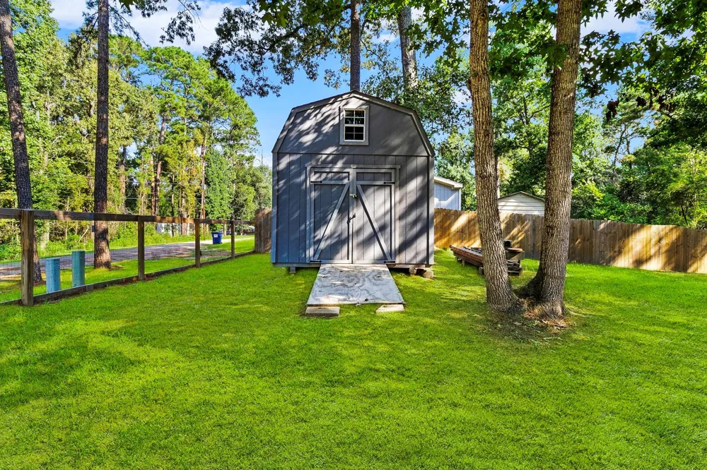 126 Pine Ridge Onalaska, TX 77360