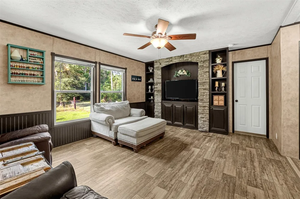 12626 Highway 105 Cleveland, TX 77327