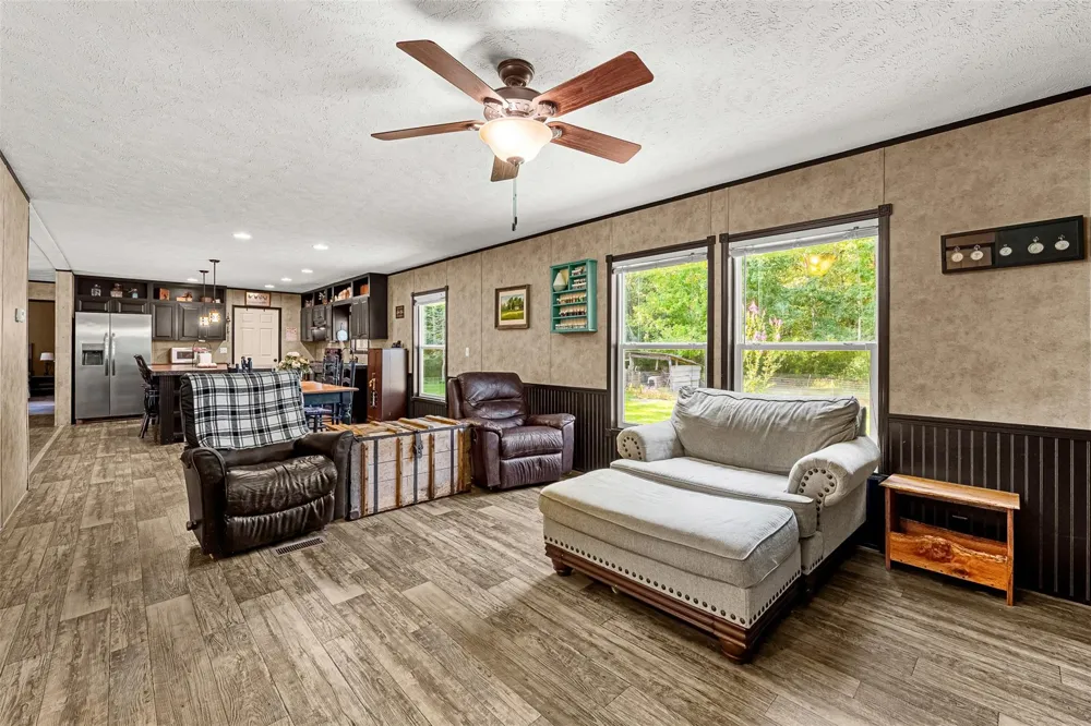 12626 Highway 105 Cleveland, TX 77327