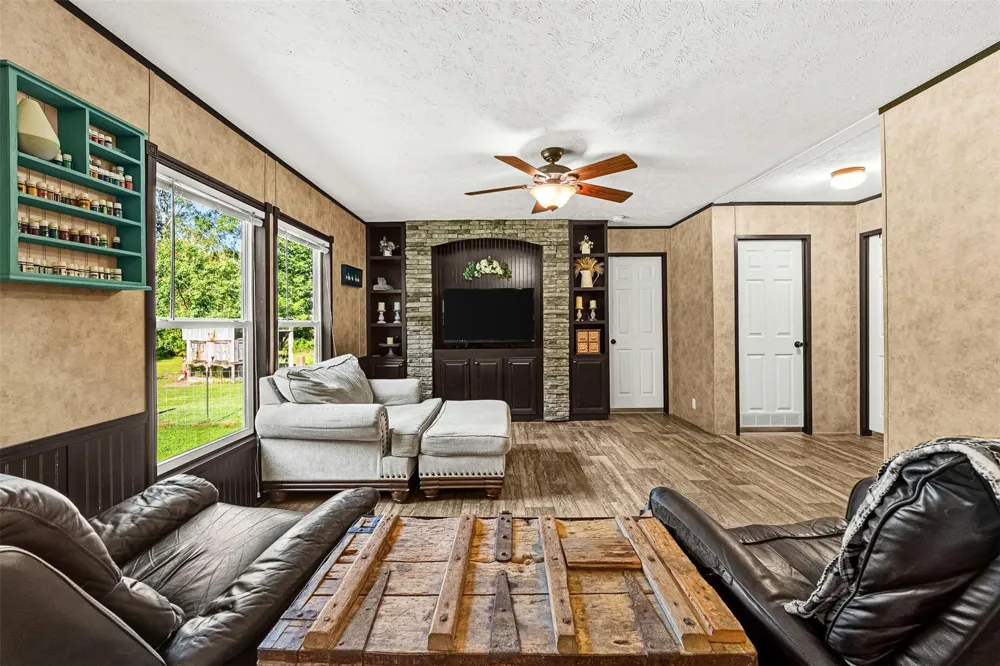12626 Highway 105 Cleveland, TX 77327