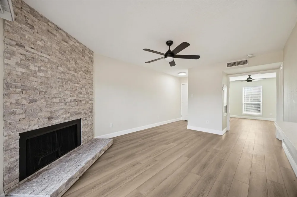 18800 Egret Bay Boulevard #907 Houston, TX 77058