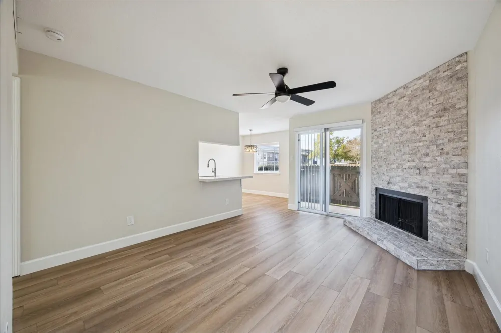 18800 Egret Bay Boulevard #907 Houston, TX 77058