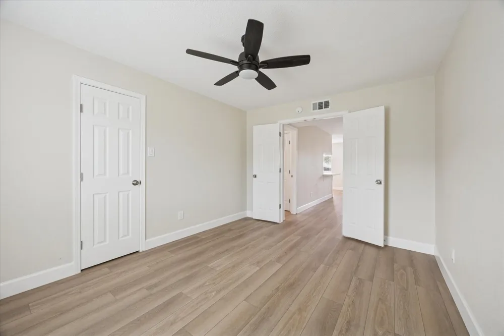 18800 Egret Bay Boulevard #907 Houston, TX 77058