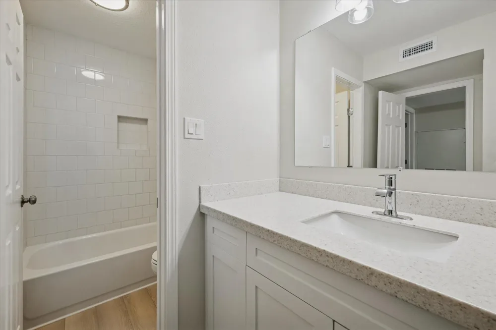 18800 Egret Bay Boulevard #907 Houston, TX 77058