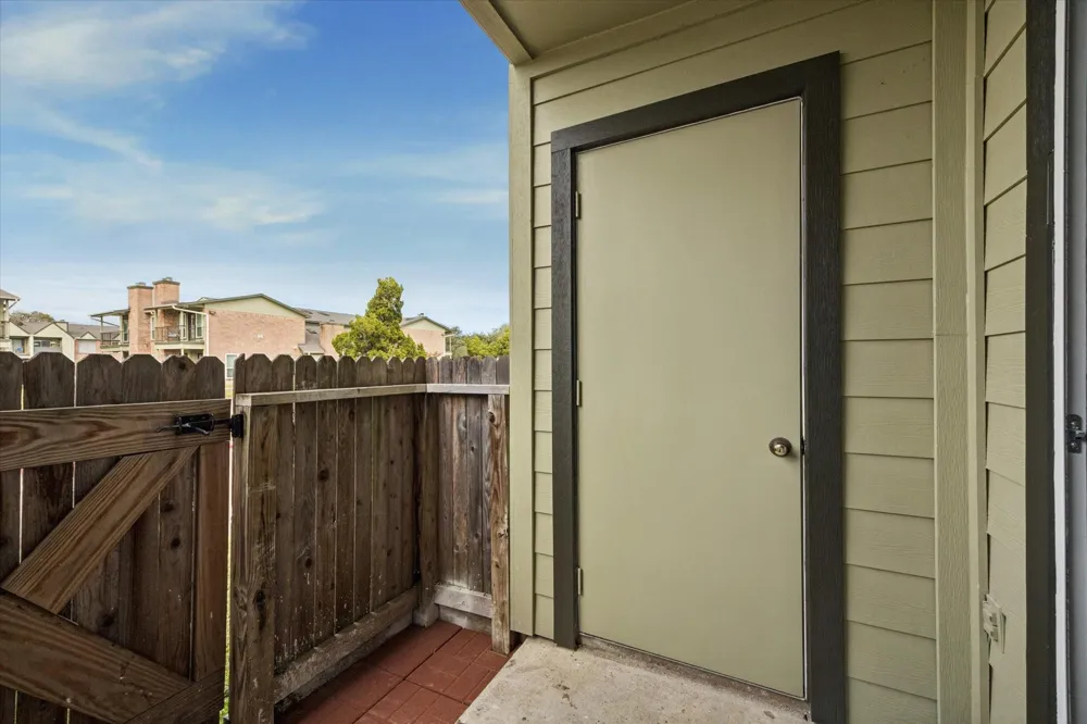 18800 Egret Bay Boulevard #907 Houston, TX 77058