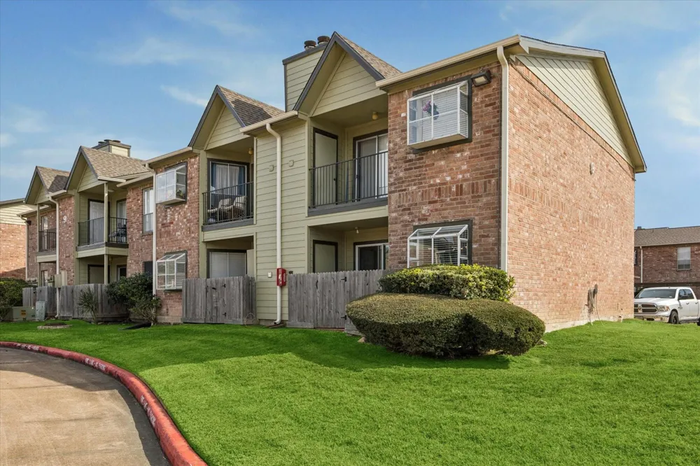 18800 Egret Bay Boulevard #907 Houston, TX 77058