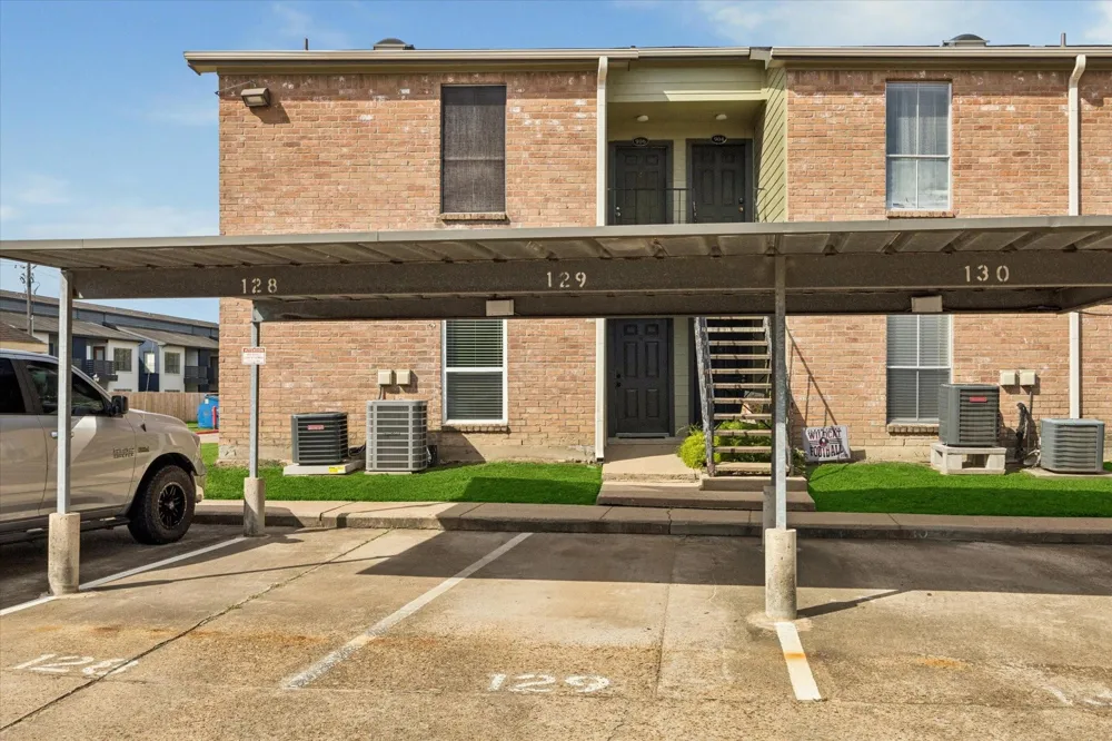 18800 Egret Bay Boulevard #907 Houston, TX 77058