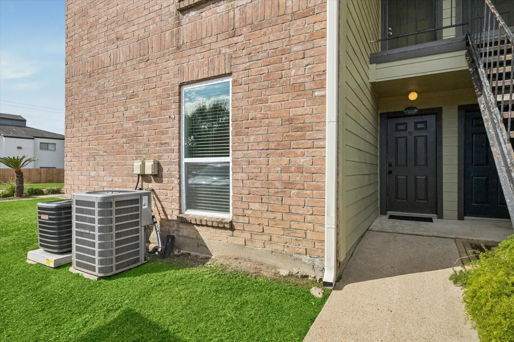 18800 Egret Bay Boulevard #907 Houston, TX 77058