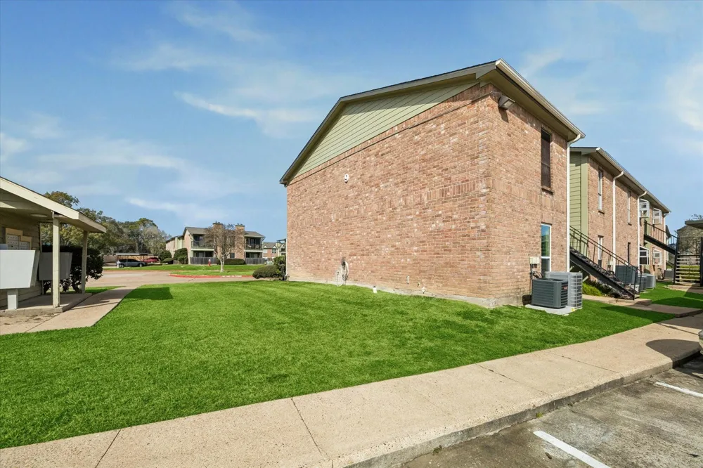 18800 Egret Bay Boulevard #907 Houston, TX 77058
