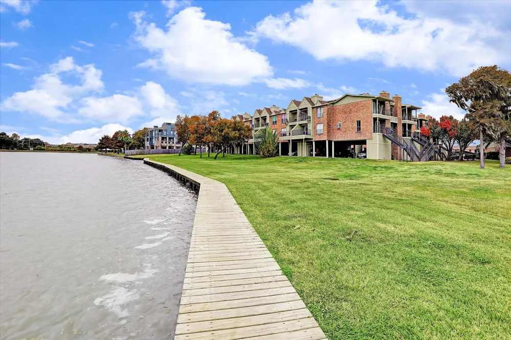 18800 Egret Bay Boulevard #907 Houston, TX 77058
