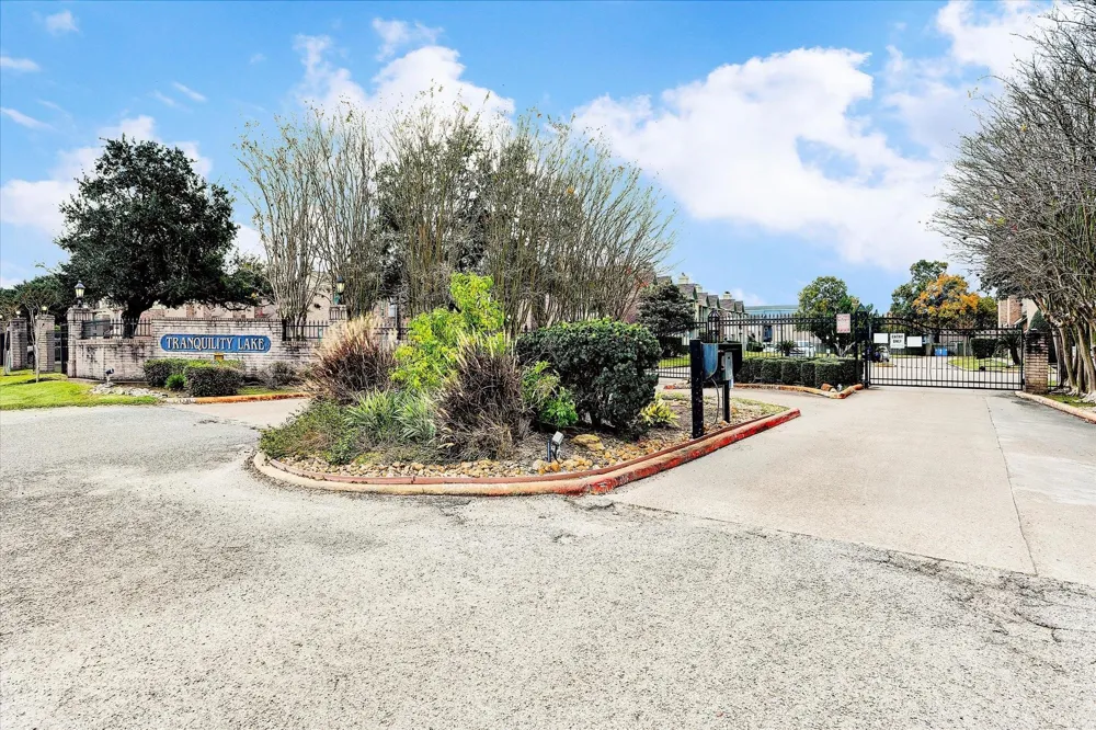 18800 Egret Bay Boulevard #907 Houston, TX 77058