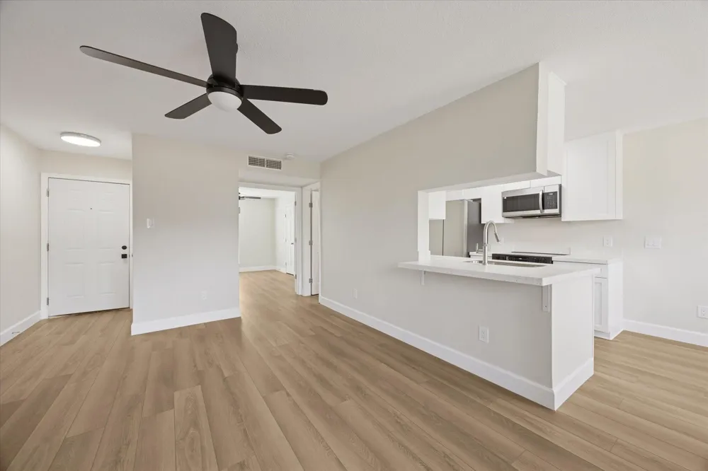 18800 Egret Bay Boulevard #907 Houston, TX 77058