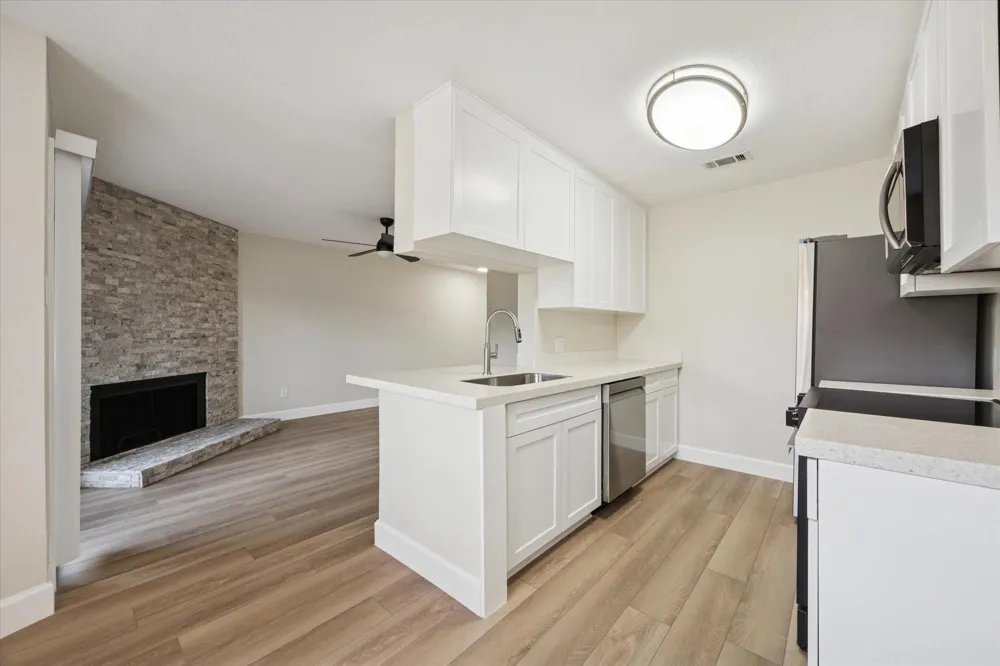 18800 Egret Bay Boulevard #907 Houston, TX 77058