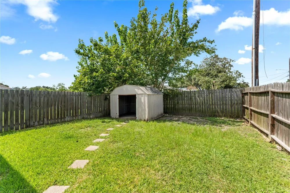 5035 Reno Drive Pasadena, TX 77505