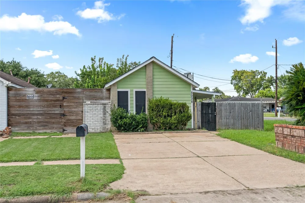 5035 Reno Drive Pasadena, TX 77505