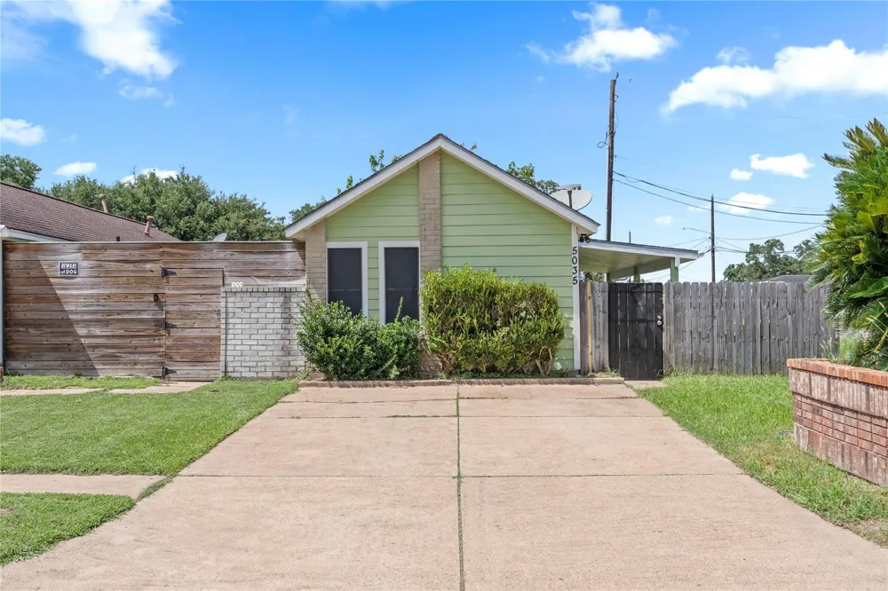 5035 Reno Drive Pasadena, TX 77505