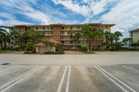 2601 MARINA ISLE WAY #204