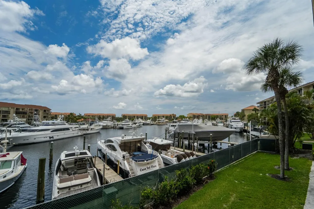2601 MARINA ISLE WAY #204 Jupiter, FL 33477