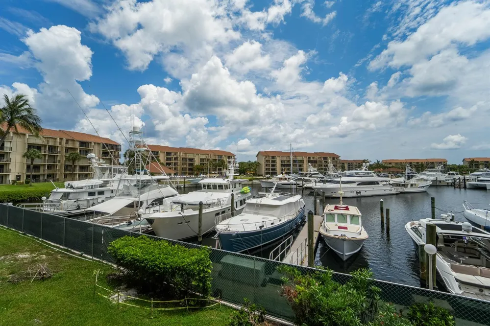 2601 MARINA ISLE WAY #204 Jupiter, FL 33477