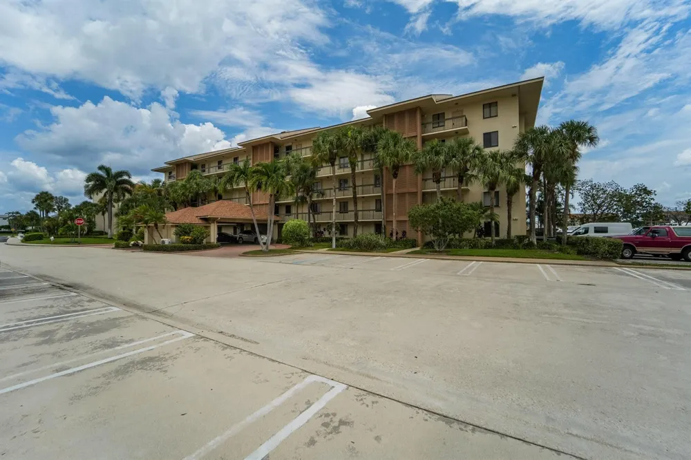 2601 MARINA ISLE WAY #204 Jupiter, FL 33477