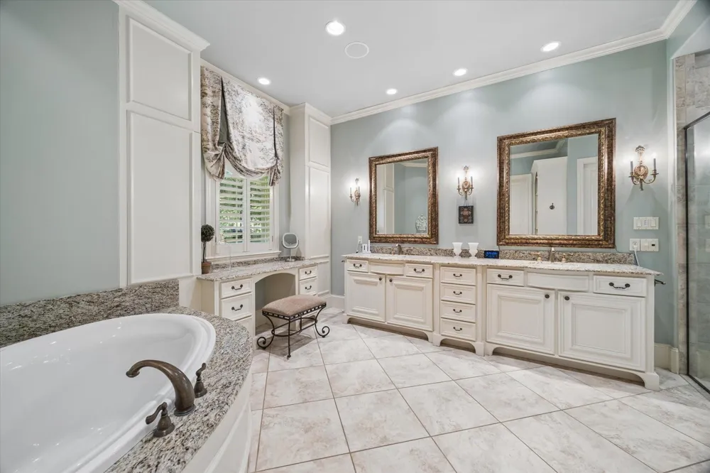 37519 Edgewater Drive Pinehurst, TX 77362