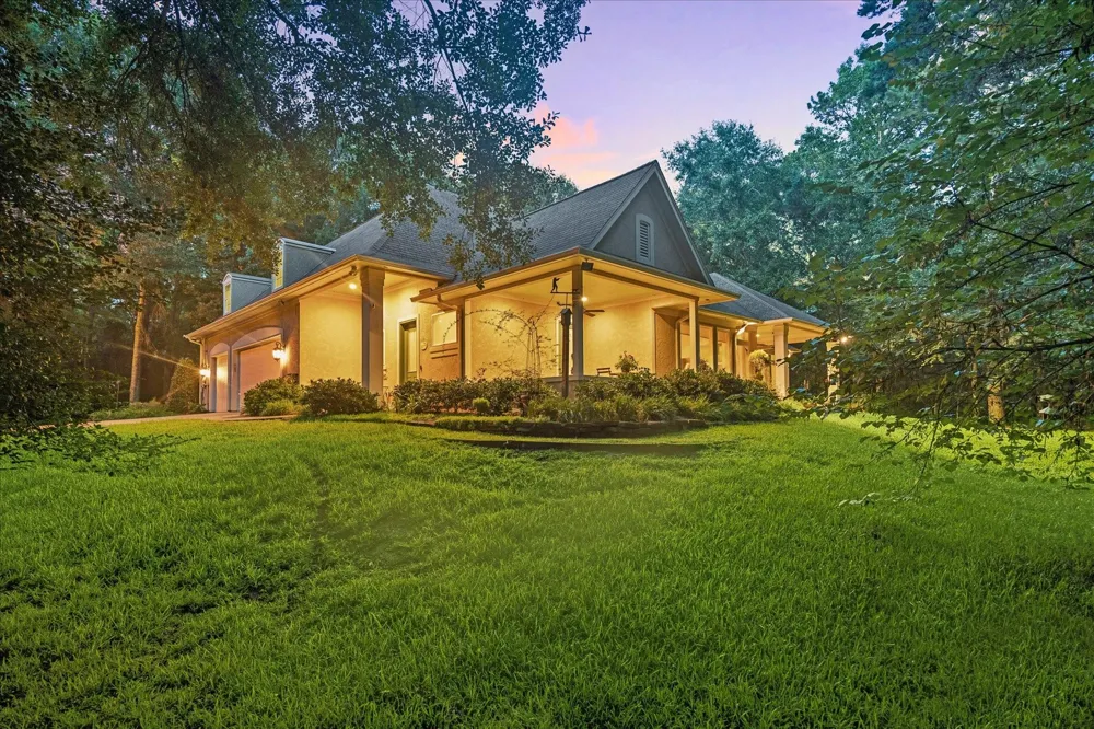 37519 Edgewater Drive Pinehurst, TX 77362
