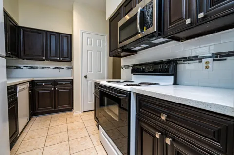 1103 Dulles Avenue #402