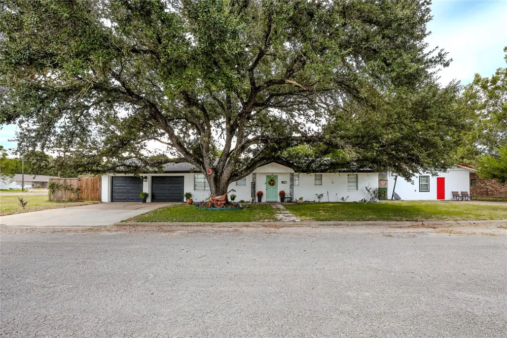 210 Rosa Lee/Hwy 36 N Lane Somerville, TX 77879