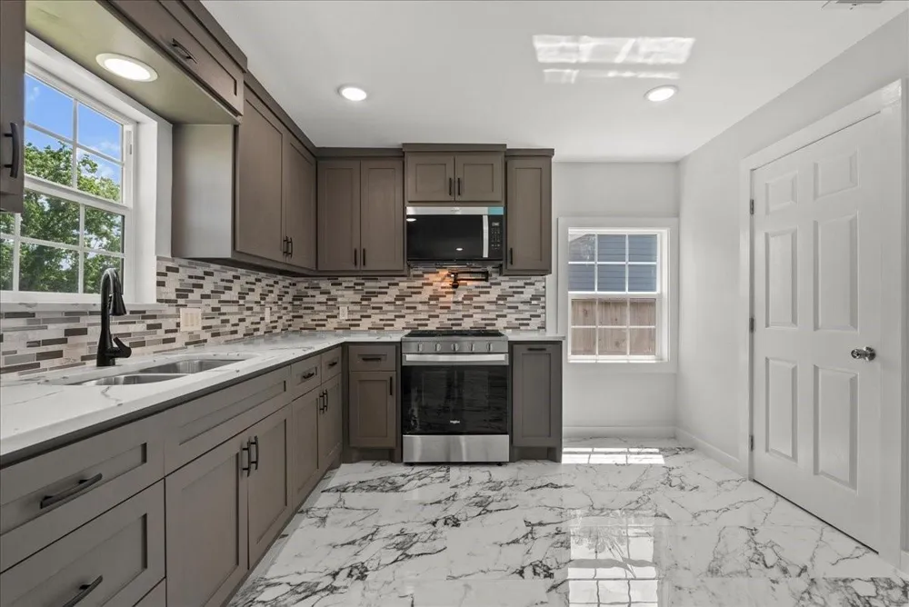 1105 W Ellaine Avenue Pasadena, TX 77506