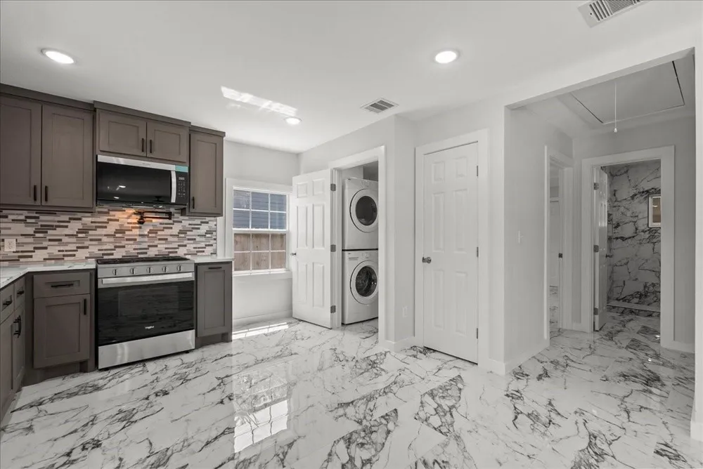 1105 W Ellaine Avenue Pasadena, TX 77506