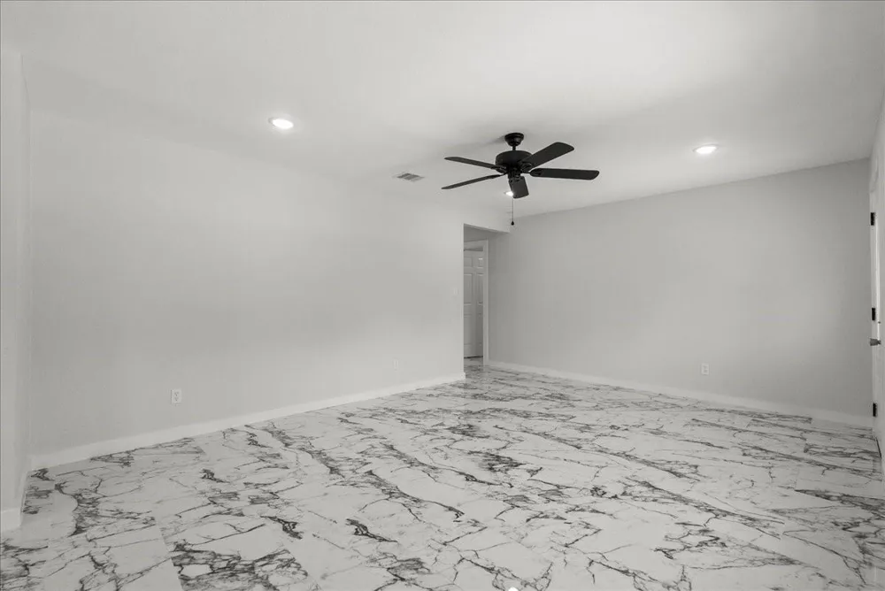 1105 W Ellaine Avenue Pasadena, TX 77506