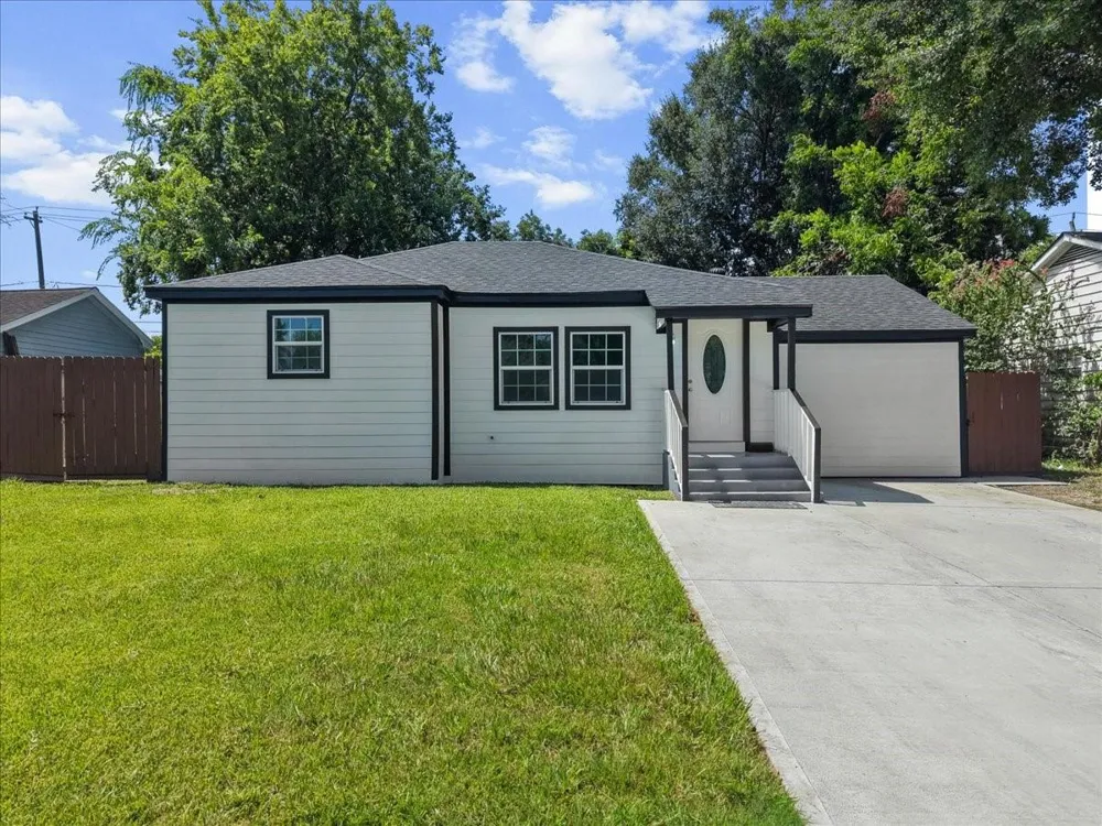 1105 W Ellaine Avenue Pasadena, TX 77506