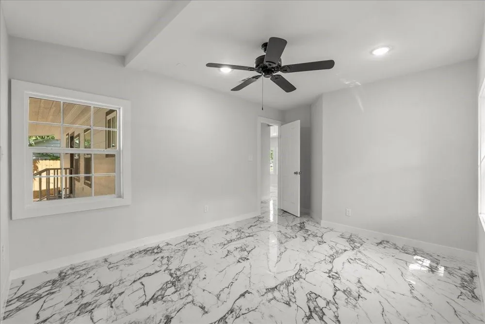 1105 W Ellaine Avenue Pasadena, TX 77506