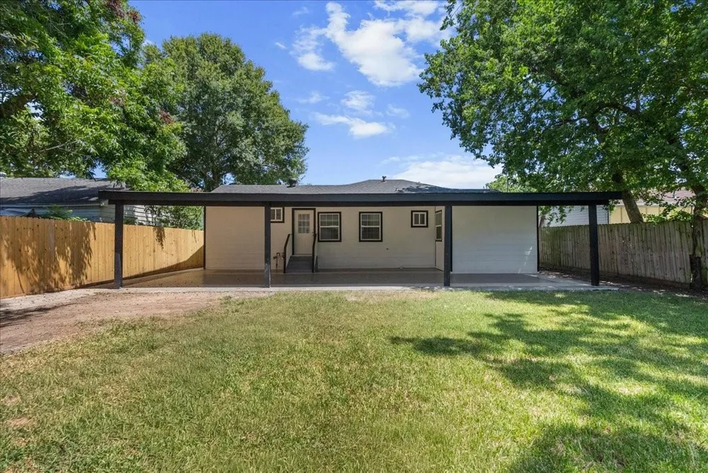 1105 W Ellaine Avenue Pasadena, TX 77506