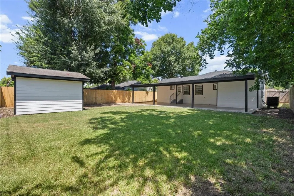 1105 W Ellaine Avenue Pasadena, TX 77506