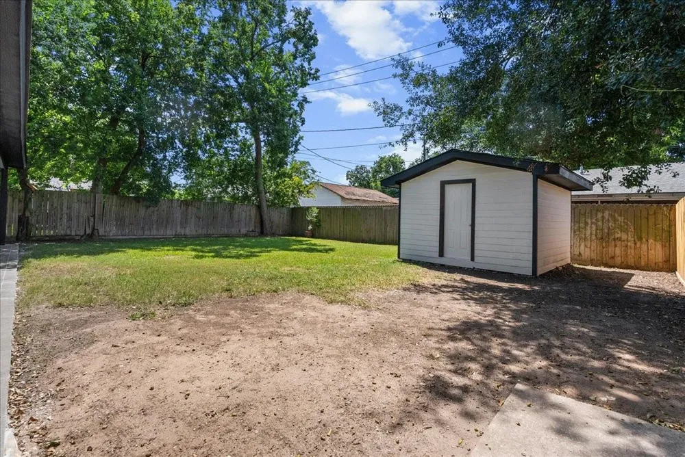 1105 W Ellaine Avenue Pasadena, TX 77506