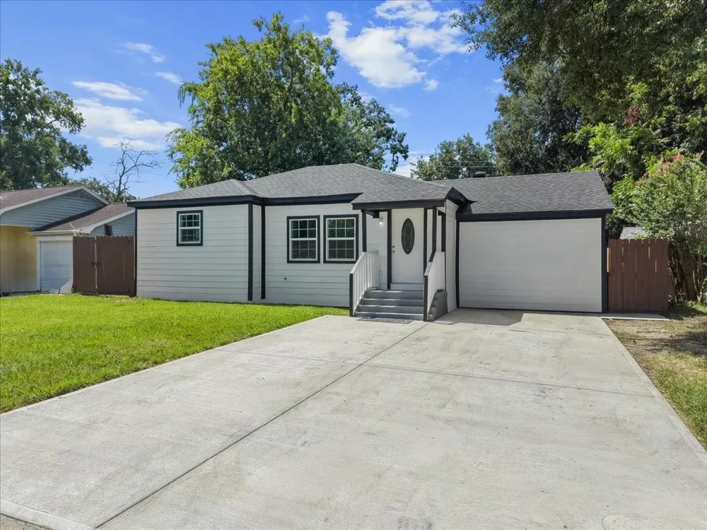 1105 W Ellaine Avenue Pasadena, TX 77506