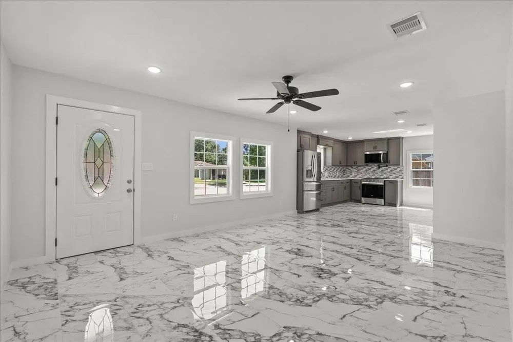 1105 W Ellaine Avenue Pasadena, TX 77506