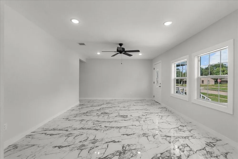 1105 W Ellaine Avenue Pasadena, TX 77506