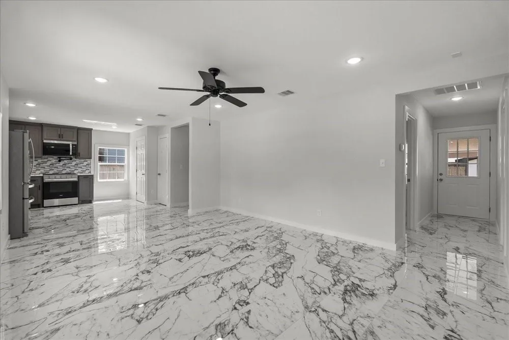 1105 W Ellaine Avenue Pasadena, TX 77506