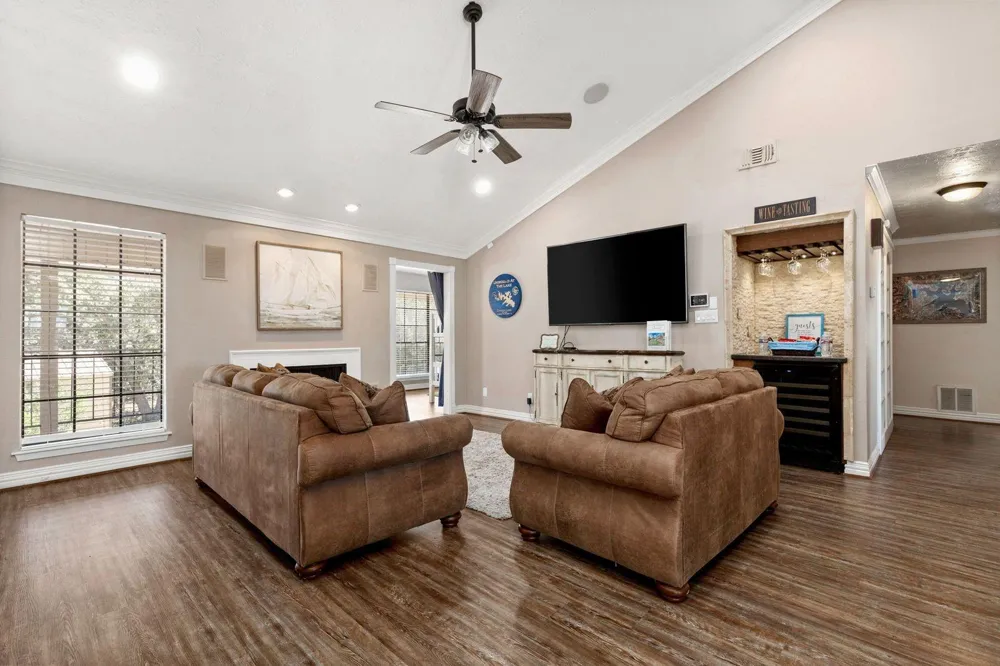1464 Lakeside Drive W Canyon Lake, TX 78133