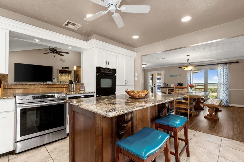 1464 Lakeside Drive W Canyon Lake, TX 78133