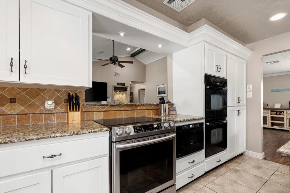 1464 Lakeside Drive W Canyon Lake, TX 78133