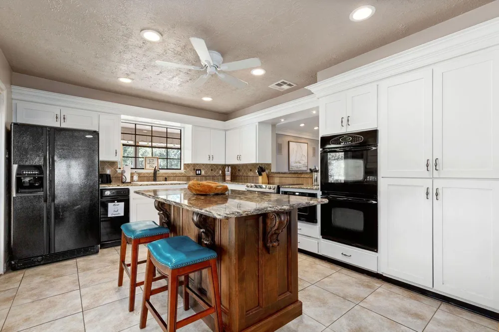1464 Lakeside Drive W Canyon Lake, TX 78133