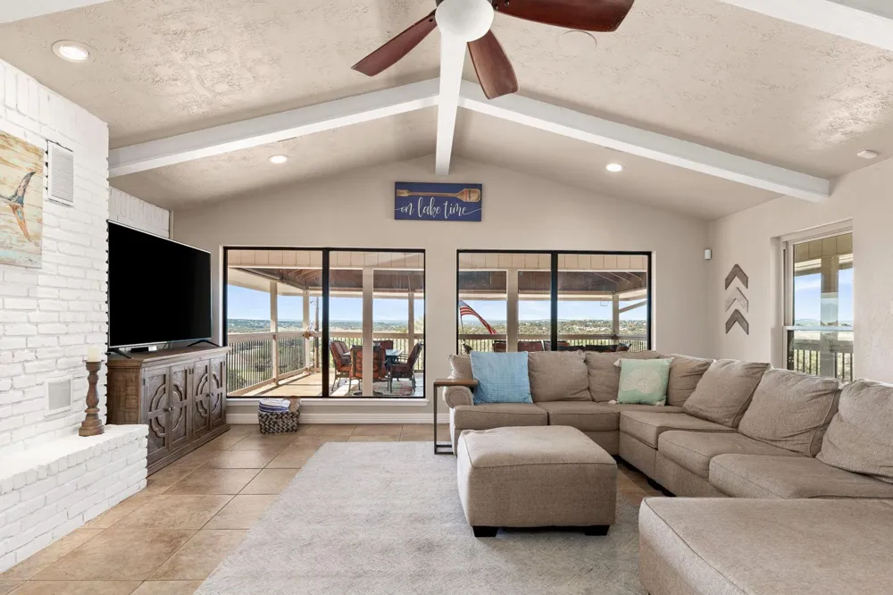 1464 Lakeside Drive W Canyon Lake, TX 78133